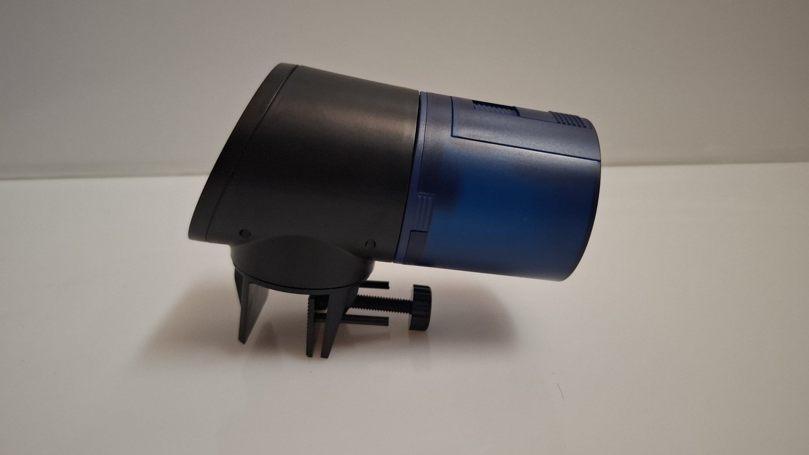 Nourisseur automatique pour aquarium